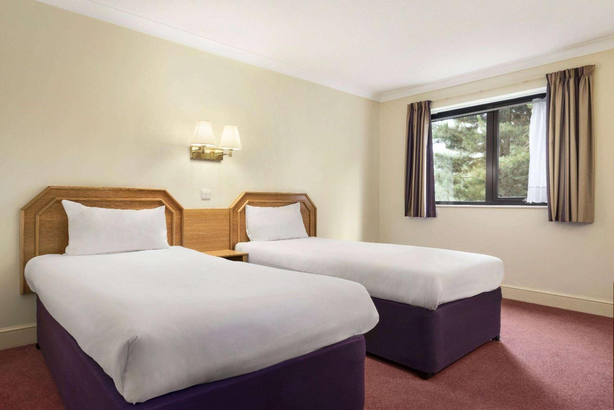 Days Inn סטאפורד מראה חיצוני תמונה